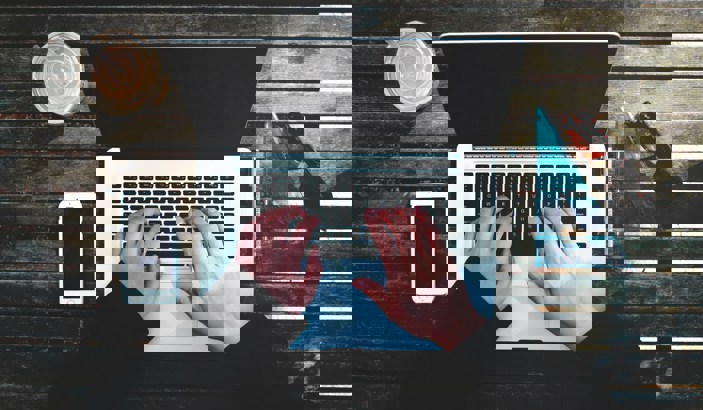 En bild på ett block med ett hjärta på.